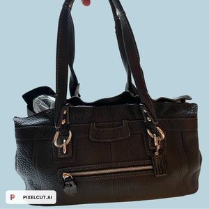 Coach pebble real leather bag, preowned and looooved!